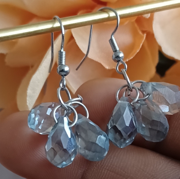 Powder Blue Crystal Bead Clusters - Picture 5 of 8